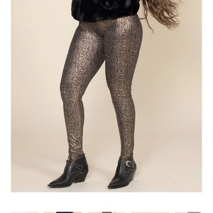 Spirit Hood Python Leggings 🖤🤍